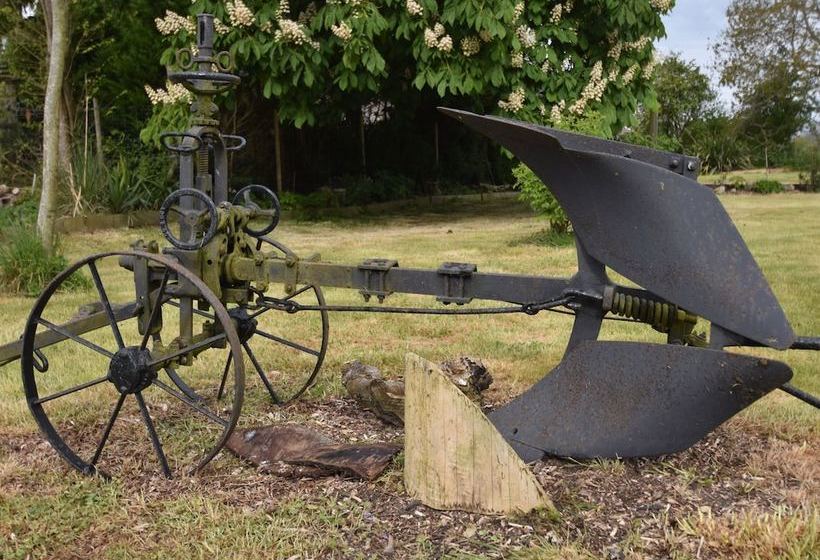 Cozy Cottage In Fresville With Garden