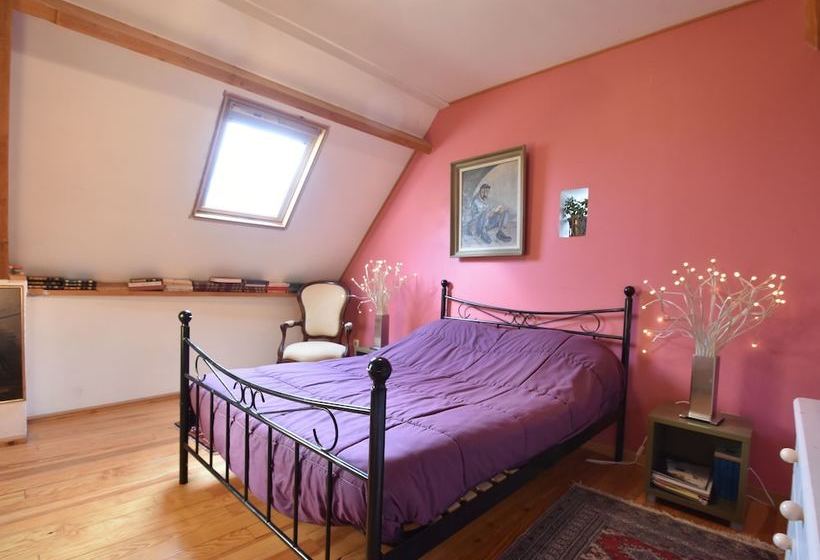 Cozy Cottage In Fresville With Garden