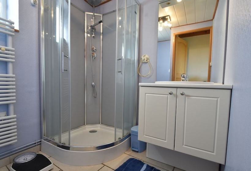 Cozy Cottage In Fresville With Garden