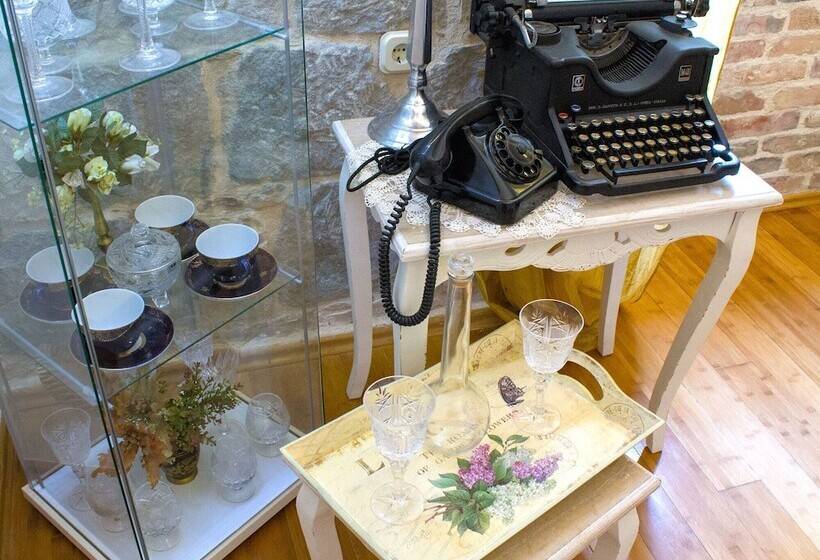 Split Theatre Apartments