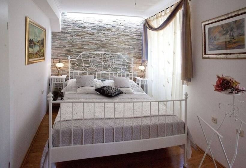 Split Theatre Apartments