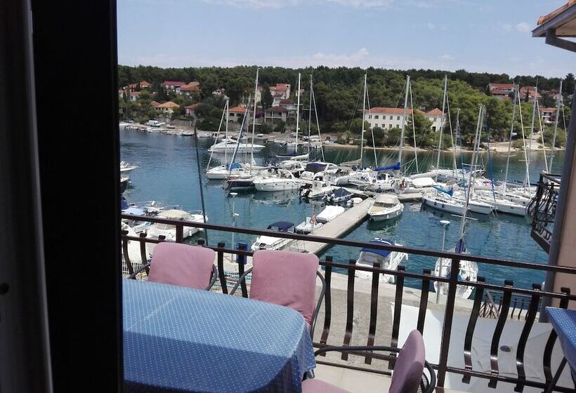 Apartments Dora Vrboska Island Hvar