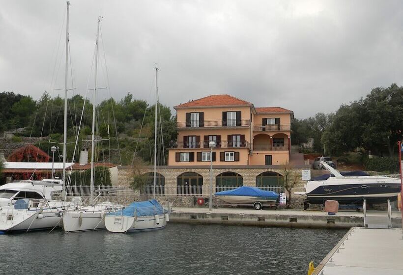 Apartments Dora Vrboska Island Hvar