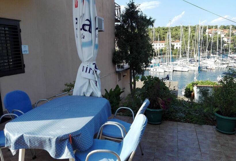 Apartments Dora Vrboska Island Hvar