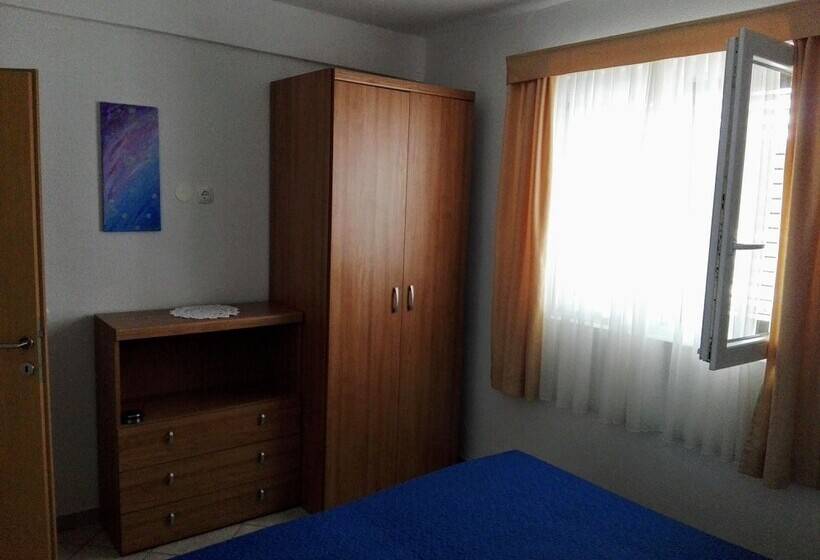 Apartments Dora Vrboska Island Hvar