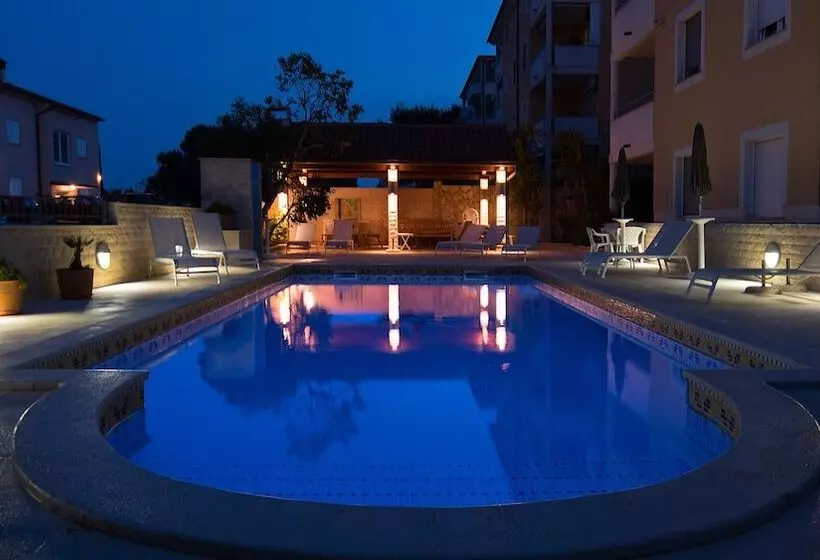Apartments Flora