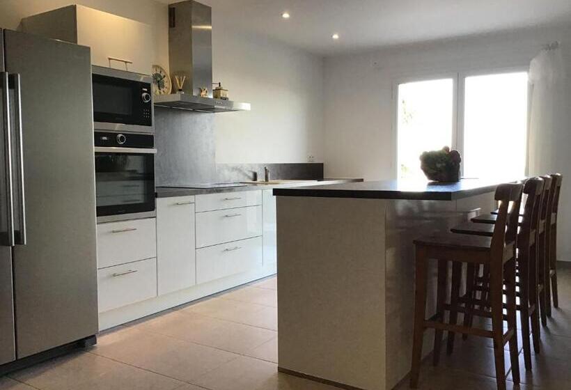 Delighful Villa In Berlou With Private Swimming Pool