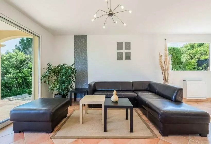 Luxurious Villa With Private Pool In Les Vans