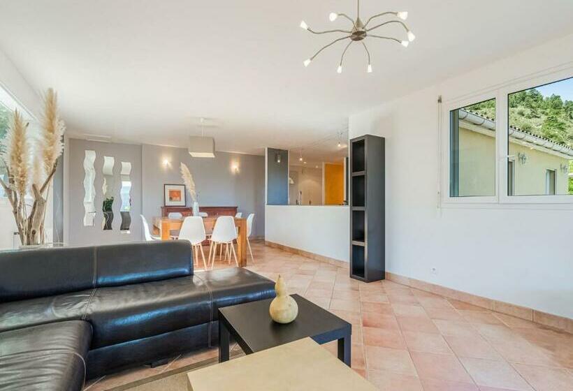 Luxurious Villa With Private Pool In Les Vans