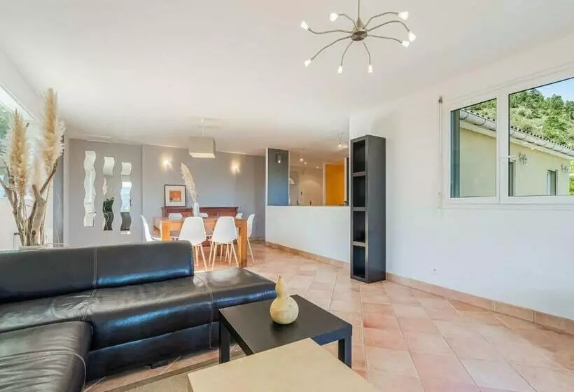 Luxurious Villa With Private Pool In Les Vans