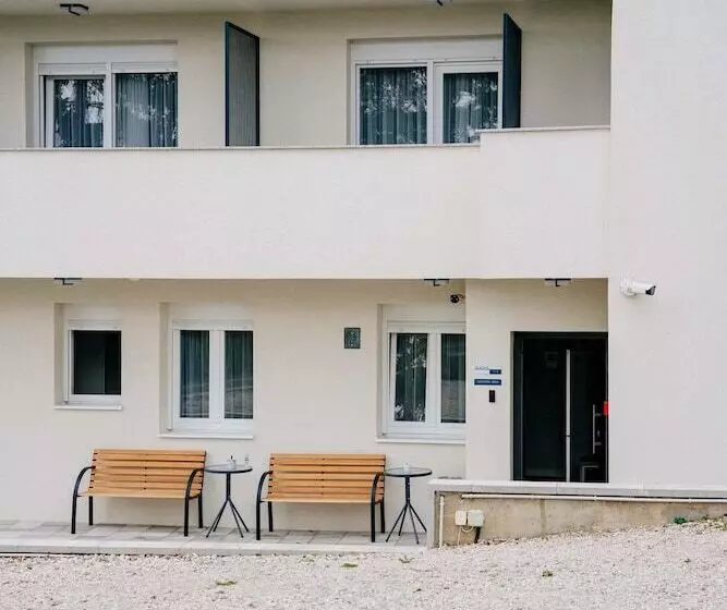 ペンション Rooms At Zajčeva 34
