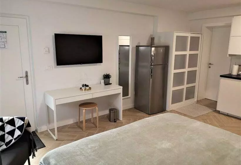 ペンション Rooms At Zajčeva 34