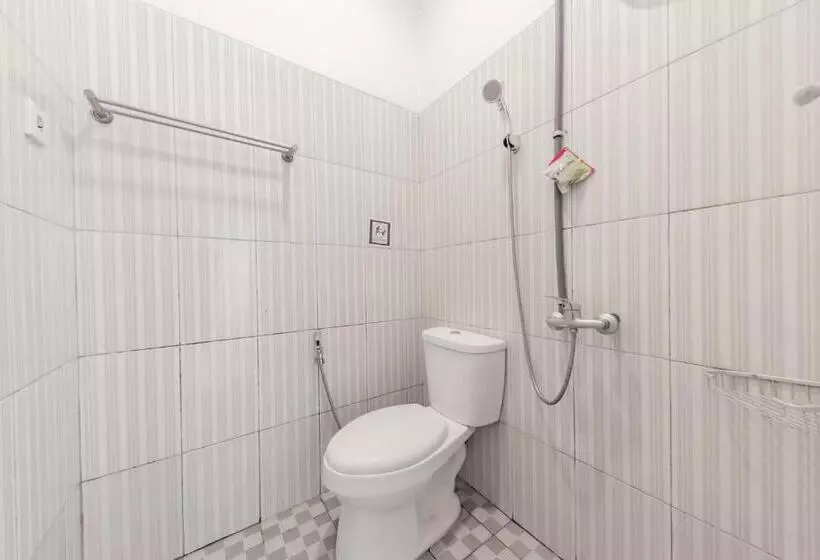 ユースホステル Reddoorz Syariah Near Rs Hermina Sukabumi