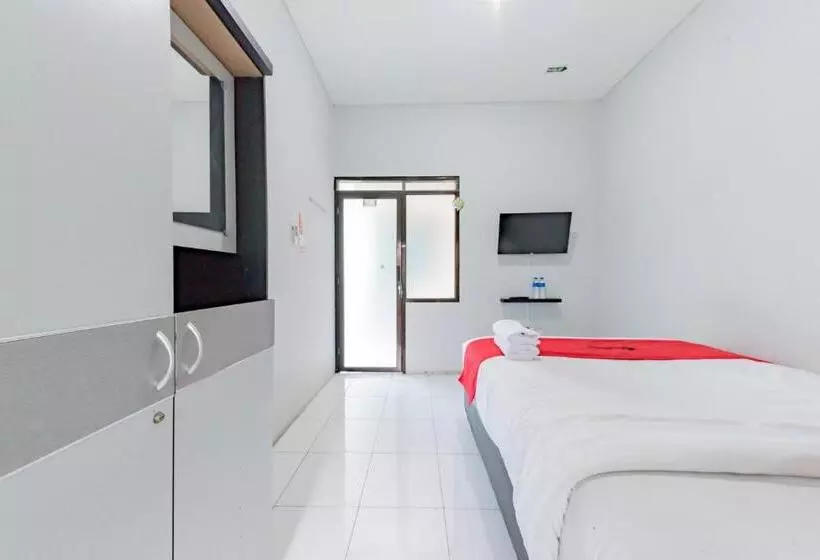 ユースホステル Reddoorz Syariah Near Rs Hermina Sukabumi