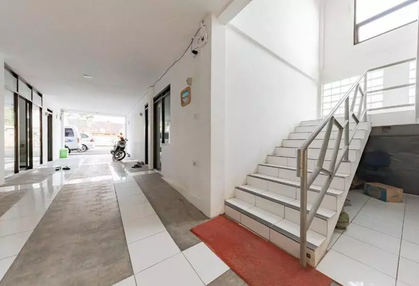 ユースホステル Reddoorz Syariah Near Rs Hermina Sukabumi