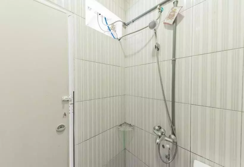 ユースホステル Reddoorz Syariah Near Rs Hermina Sukabumi