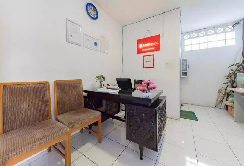 ユースホステル Reddoorz Syariah Near Rs Hermina Sukabumi