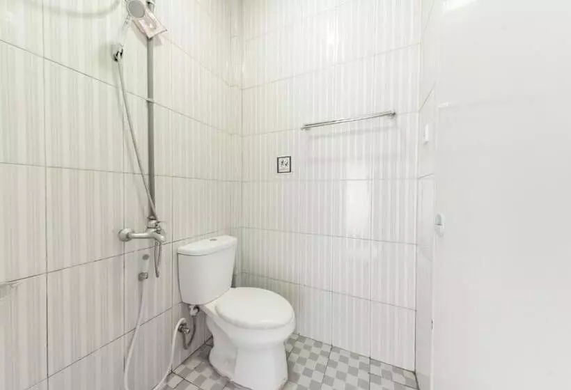 ユースホステル Reddoorz Syariah Near Rs Hermina Sukabumi