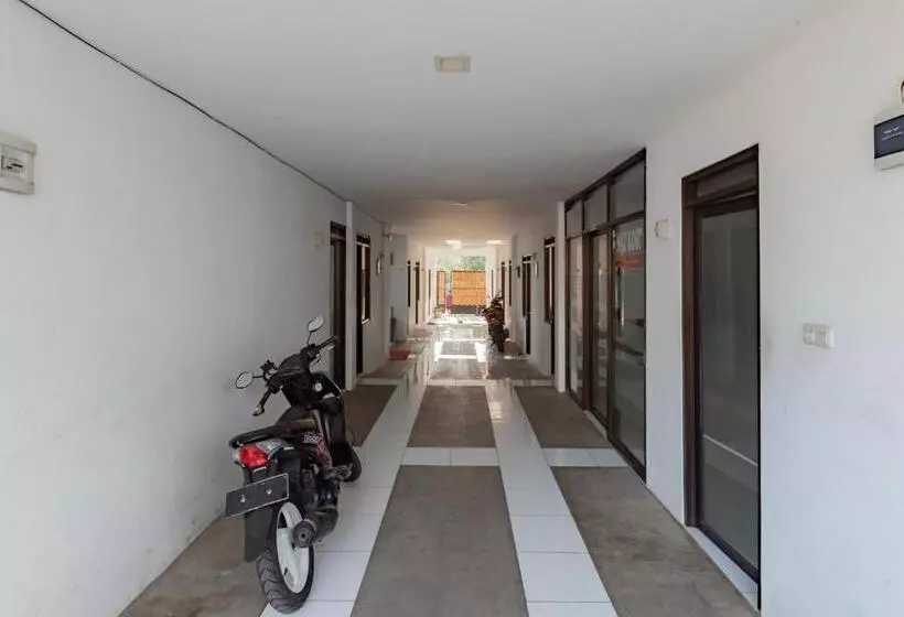 ユースホステル Reddoorz Syariah Near Rs Hermina Sukabumi