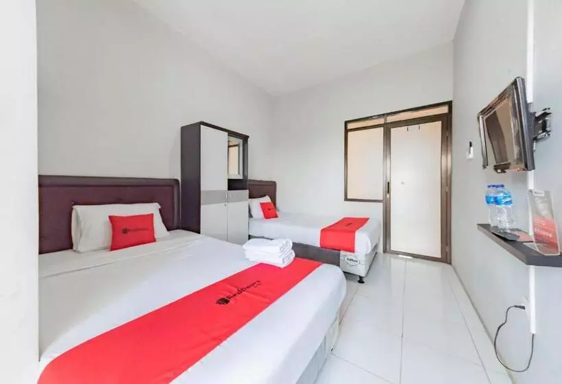 ユースホステル Reddoorz Syariah Near Rs Hermina Sukabumi