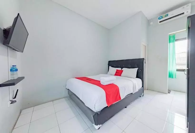 ユースホステル Reddoorz Syariah Near Rs Hermina Sukabumi