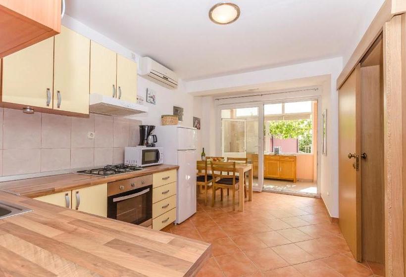 Apartments Holiday Near Beach