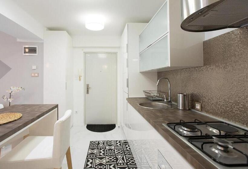 Witty Please & Bardot