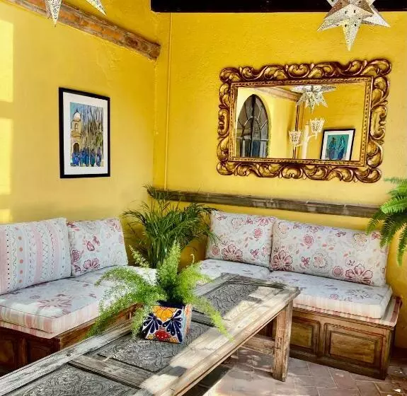 تختخواب و صبحانه Boutique Hotel Casa Camellia