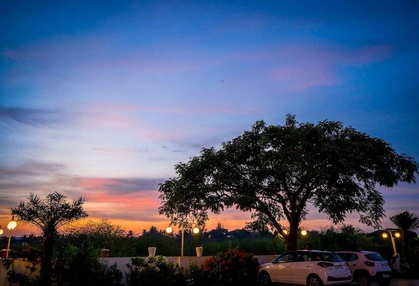 Отель Laxmi Empire