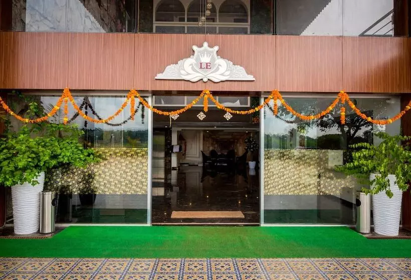 ホテル Laxmi Empire