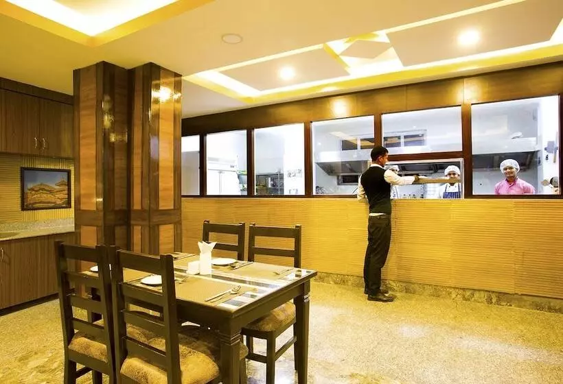 هتل Yellow Pagoda Pokhara