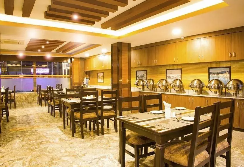 هتل Yellow Pagoda Pokhara