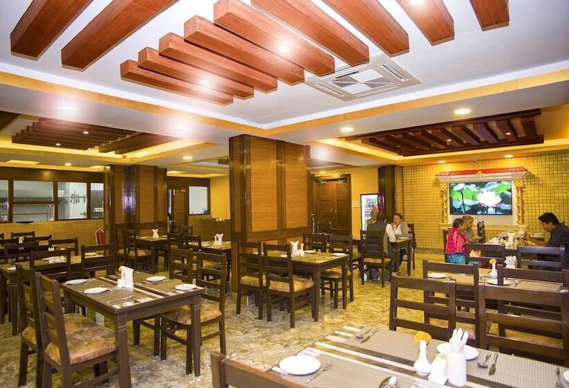 هتل Yellow Pagoda Pokhara