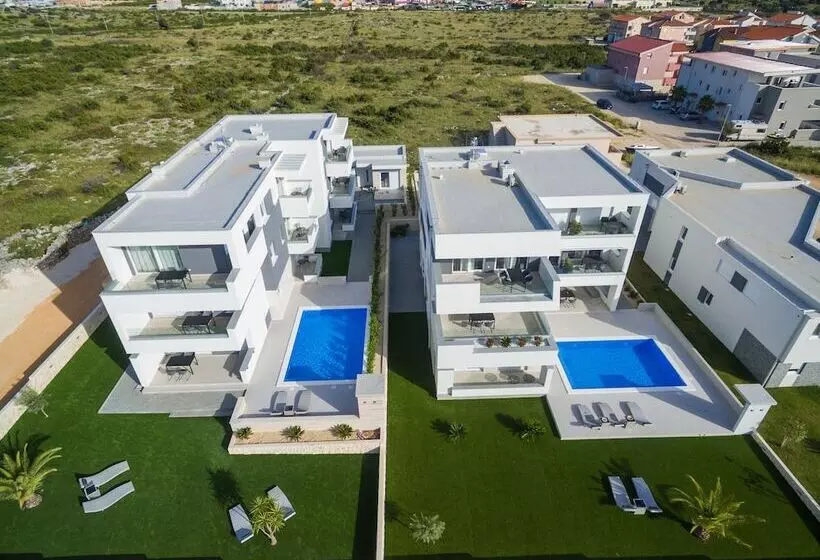 Majatalo Apartments & Rooms Pool Villas Maris