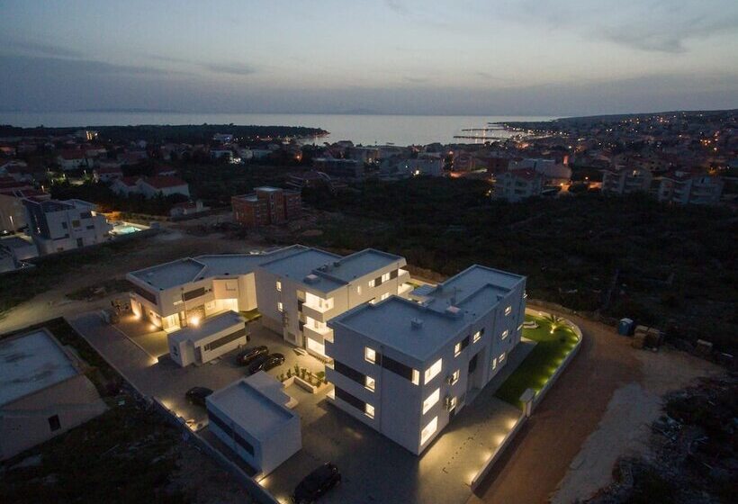 Pensionat Apartments & Rooms Pool Villas Maris