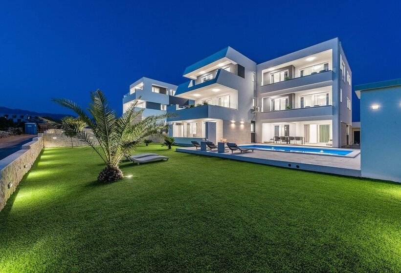 Pensionat Apartments & Rooms Pool Villas Maris