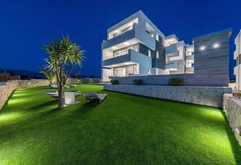 Majatalo Apartments & Rooms Pool Villas Maris