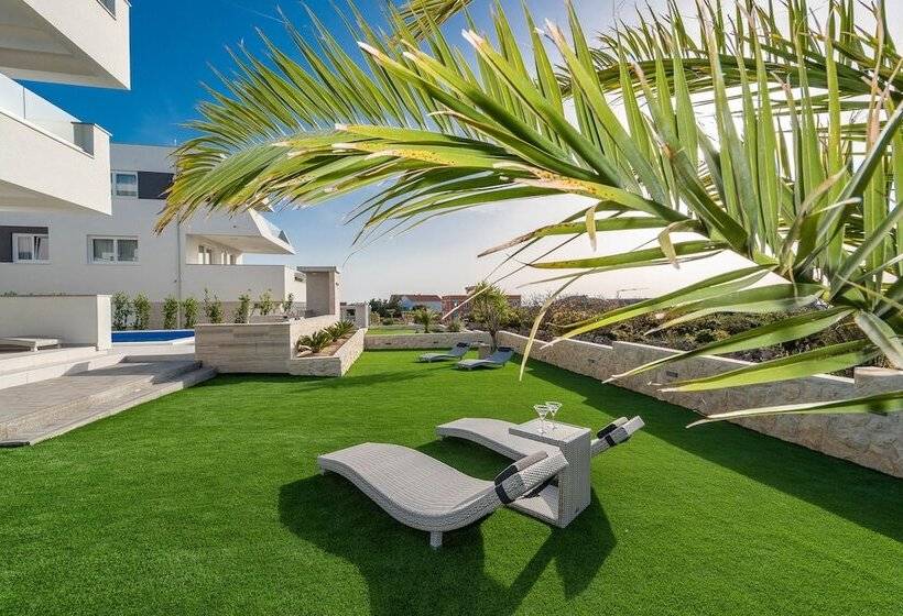 Pensionat Apartments & Rooms Pool Villas Maris