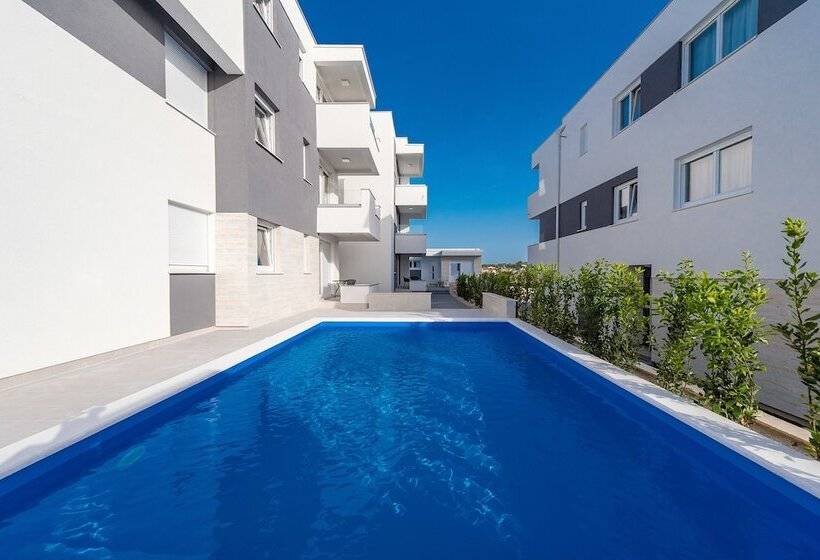 Pensionat Apartments & Rooms Pool Villas Maris