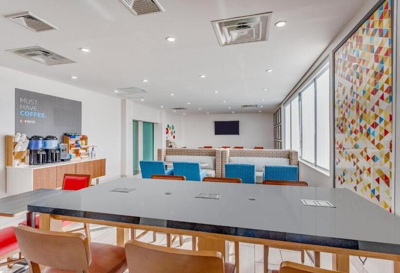 בית מלון כפרי Holiday Inn Express Ramsey Mahwah, An Ihg