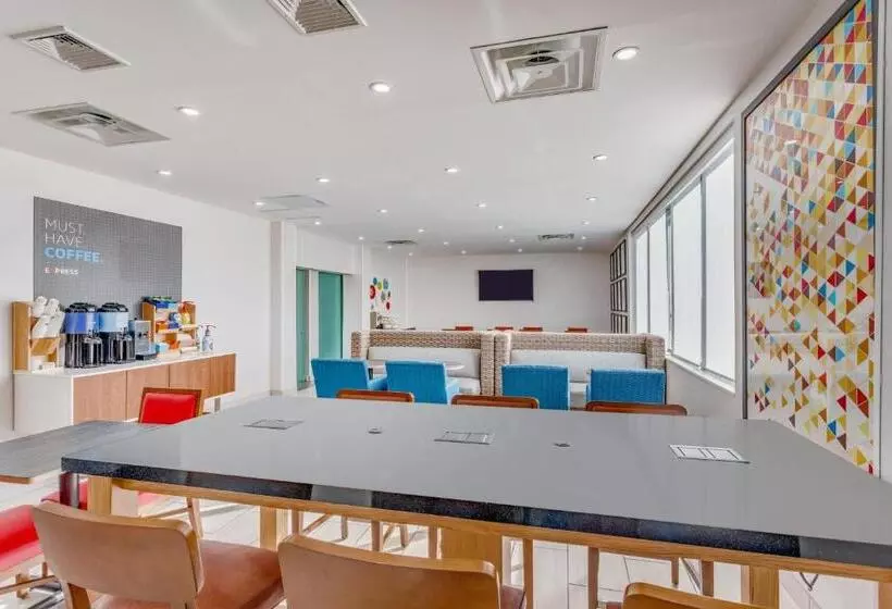 Hotelli Holiday Inn Express Ramsey Mahwah, An Ihg