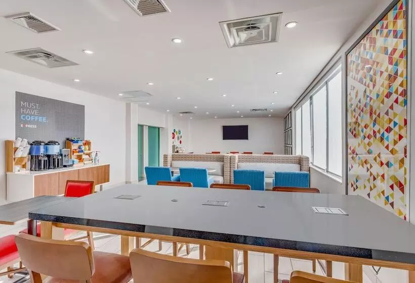 Hotelli Holiday Inn Express Ramsey Mahwah, An Ihg