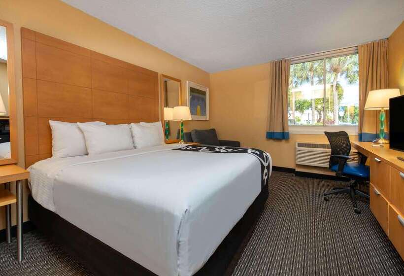 בית מלון כפרי La Quinta I 95 Deerfield Beach   Next To The Home Depot & Behind The Wawa