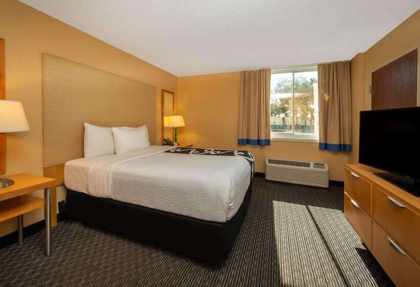 בית מלון כפרי La Quinta I 95 Deerfield Beach   Next To The Home Depot & Behind The Wawa