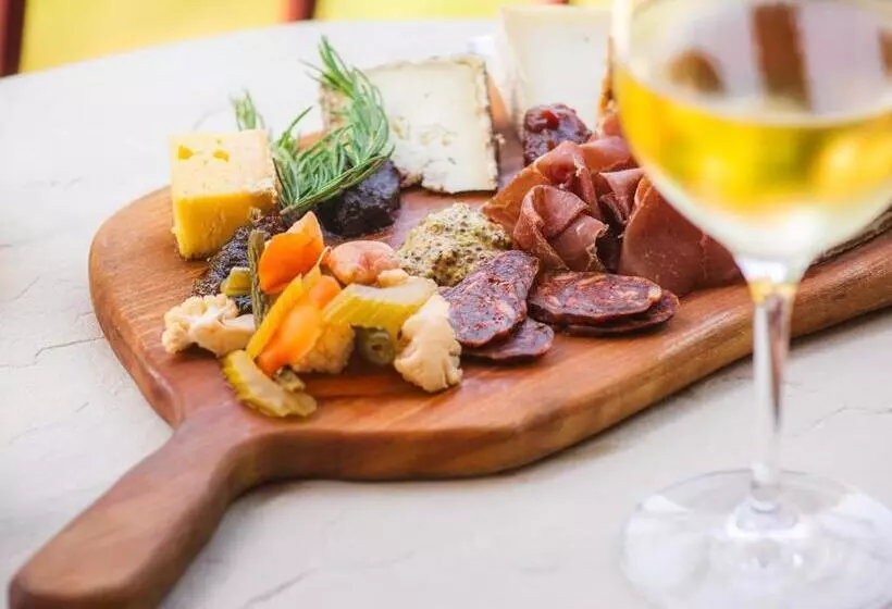 فندق Vintners Resort