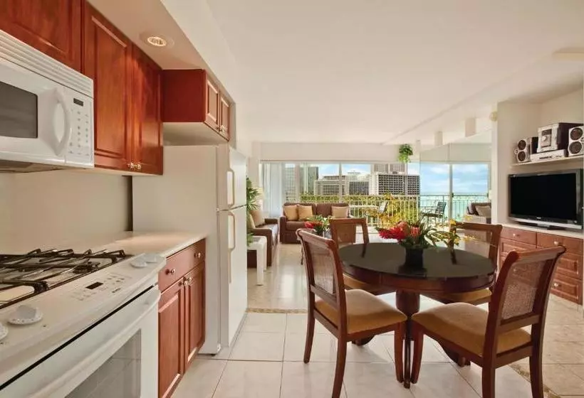 هتل Waikiki Shore By Outrigger