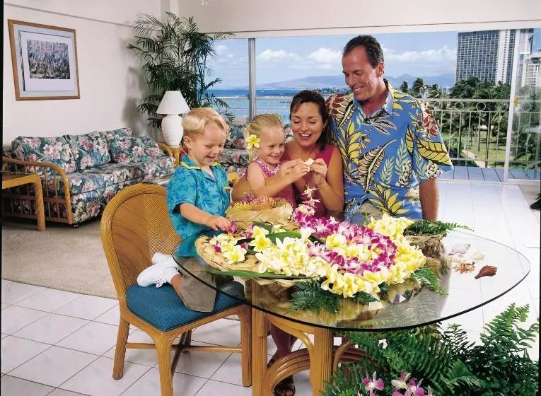 هتل Waikiki Shore By Outrigger