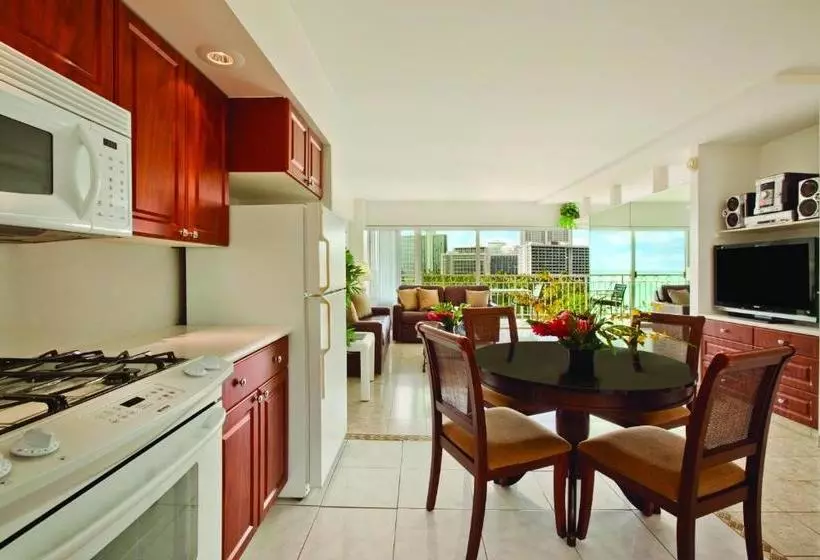 هتل Waikiki Shore By Outrigger