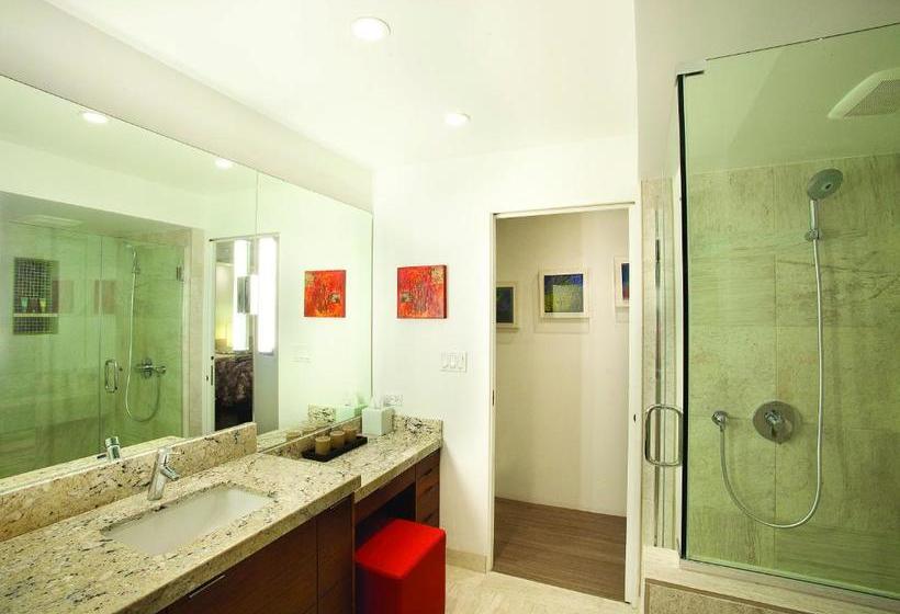 בית מלון כפרי Waikiki Shore By Outrigger