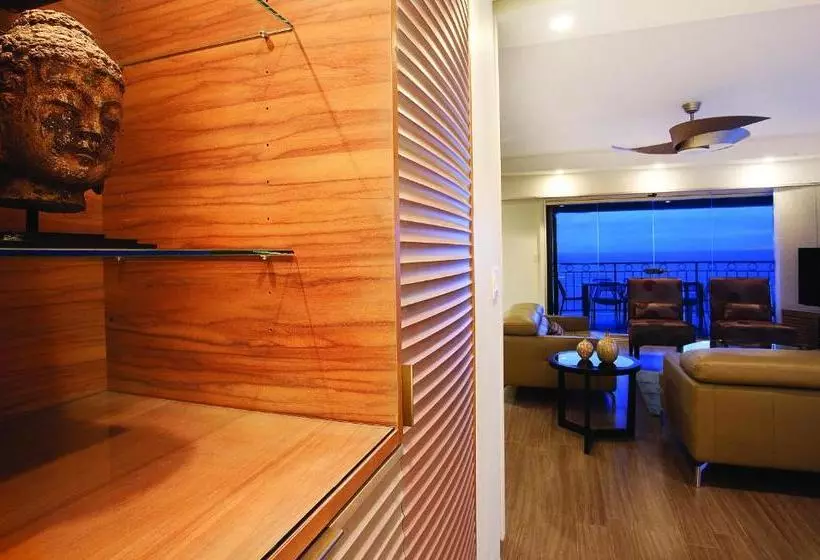 هتل Waikiki Shore By Outrigger